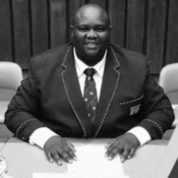 Lwando Maki, MD 